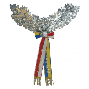 Kranzform als Doppelzweig, 26 Blatt, in Eiche, ganz silber, 7 Eicheln